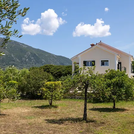 Arte Nefeli Villa Számi